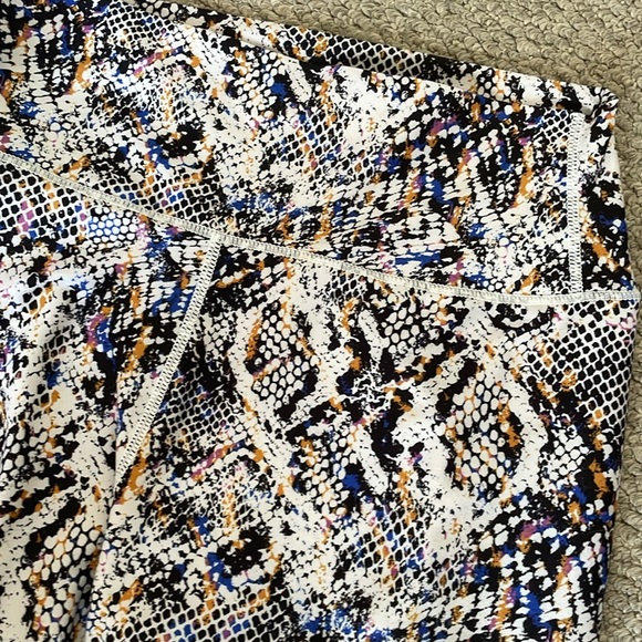 White/Multicolor Leggings with Snake Print - Picture 3 of 4